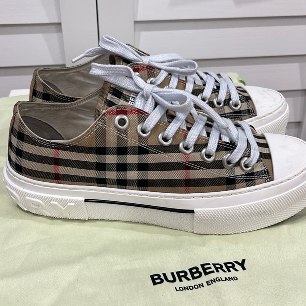 Size European
38 = 7.5 in the USA